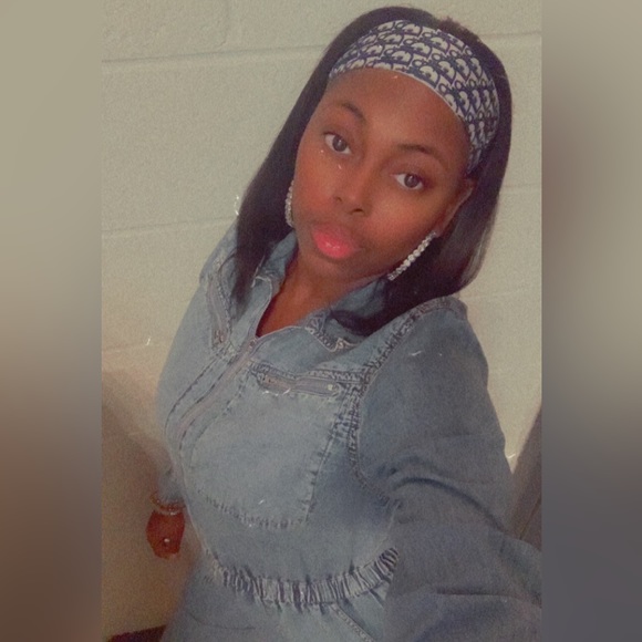 BELLA IS LIVE WITH HER SOLO SHOW (HOME OF NAME YOUR PRICE) 💜 - Picture 5 of 13